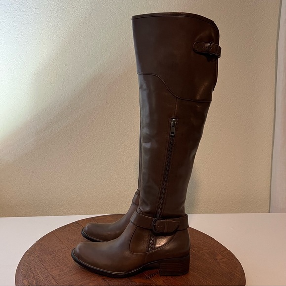 Crown by Born Over the Knee Boots. Chocolate brown color. Size 7.5 - Picture 5 of 8